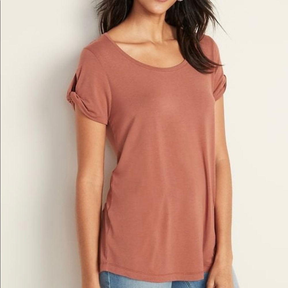 Luxe tee with twist sleeve detail